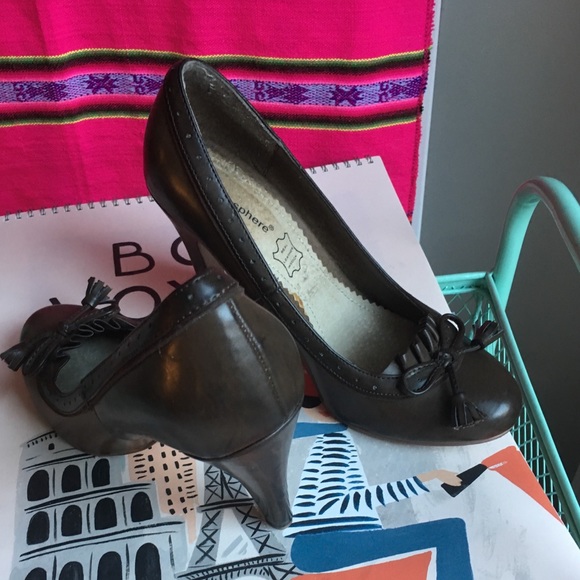 Shoes - Picture 3 of 4